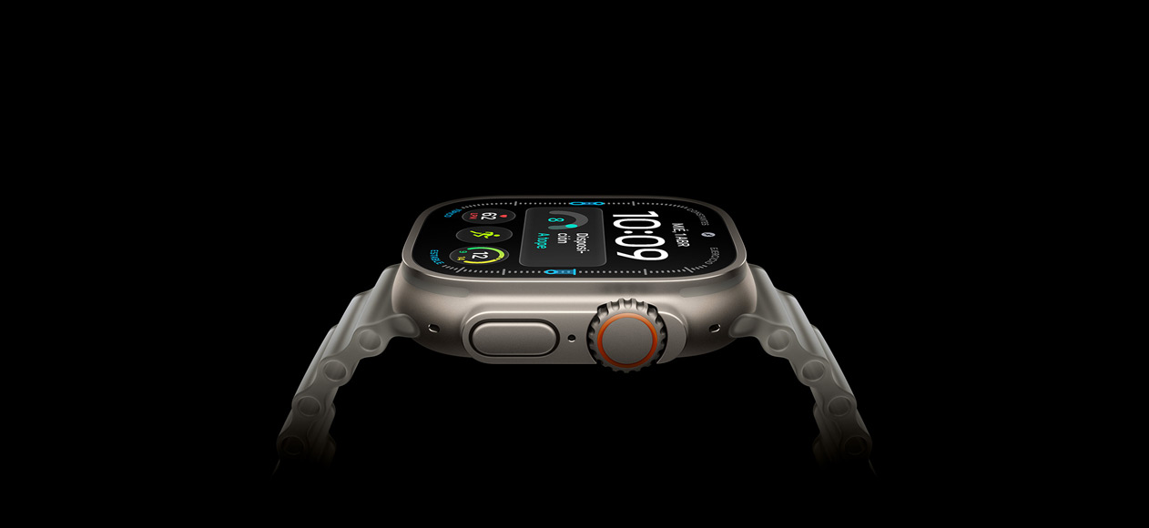 Apple Watch Ultra 4, caja de titanio, color natural, lateral derecho, Digital Crown, botón lateral elevado, esfera digital, correa Ocean gris traslúcido