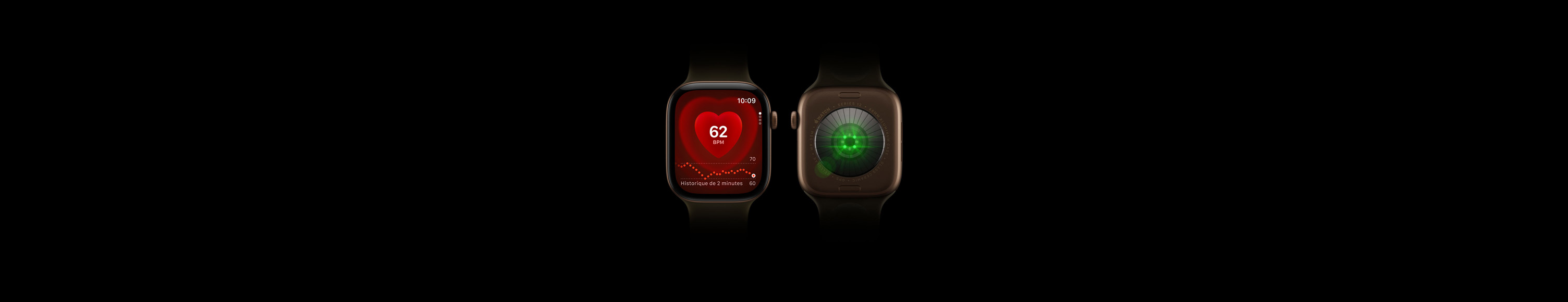 Deux Apple Watch Series 12, boîtier en aluminium, finition bronze sombre, Bracelet Sport olive, l’une est vue de face avec l’app Fréquence cardiaque à l’écran, l’autre est vue de dos, révélant le Système de suivi de santé et l’éclat de ses LED vertes