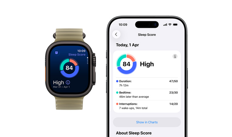Apple Watch Ultra 4，黑色鈦金屬錶殼，配搭半透明海帶色 (淡啡綠色) 海洋錶帶，已配對的 iPhone 上開啟了詳盡睡眠分析，螢幕顯示睡眠分數圓圈圖表及評分