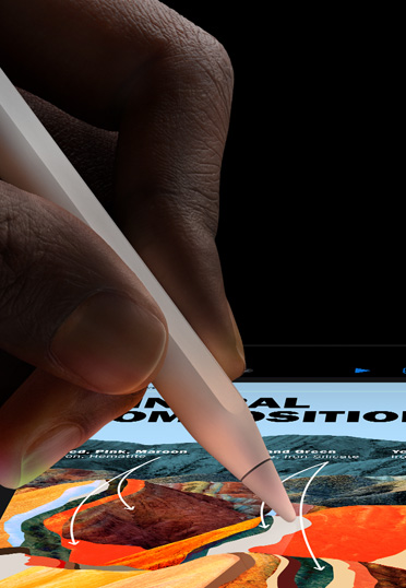 Primer plano de un Apple Pencil en una mano, dibuja en la pantalla del iPad.
