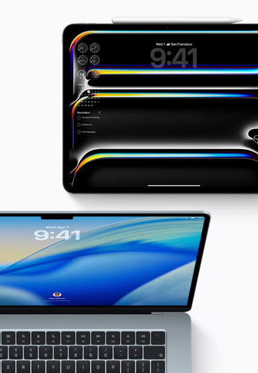 iPad, parte superior, pantalla que muestra la hora y unos widgets, MacBook, parte frontal, fondo de pantalla azul degradado.