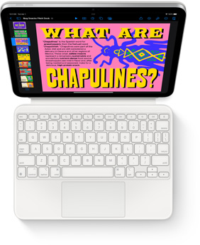 Pohled shora na iPad spřipnutý k bílému Magic Keyboard Foliu.